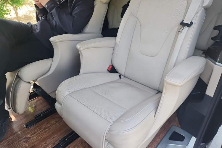 Used Mercedes-Benz V-Class 2018 V 260 Prestige Edition China VI Left Rear Seat