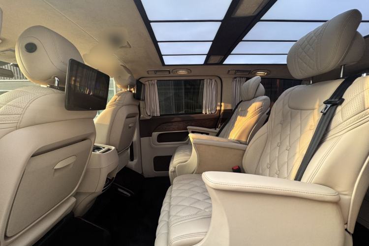 Used Mercedes-Benz V-Class 2018 V250 2.0T Extended Version 5.37 meters Middle East Edition Left Rear Seat