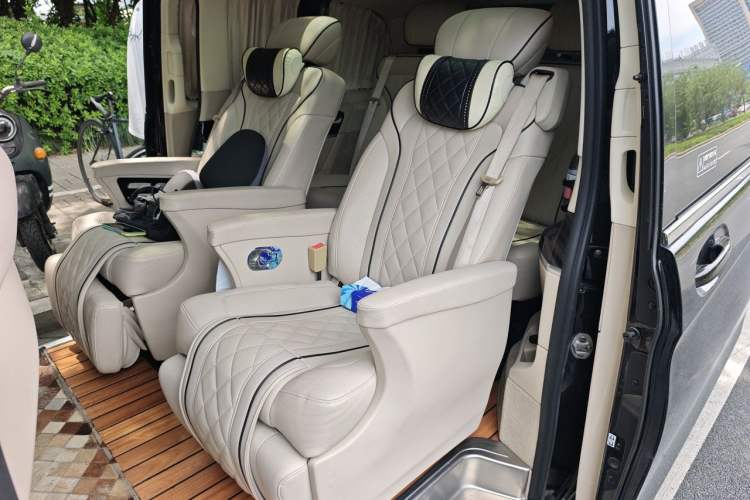 Used Mercedes-Benz V-Class 2018 V 260 Avantgarde Edition China VI Left Rear Seat