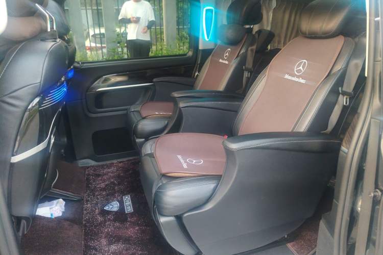 Used Mercedes-Benz V-Class 2018 V 260 Avantgarde Edition China VI Left Rear Seat