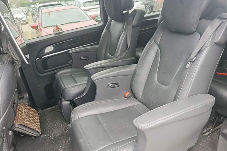Used Mercedes-Benz V-Class 2018 V 260 Avantgarde Edition China VI Left Rear Seat