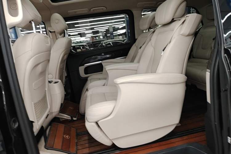 Used Mercedes-Benz V-Class 2018 V 260 Avantgarde Edition China V Left Rear Seat