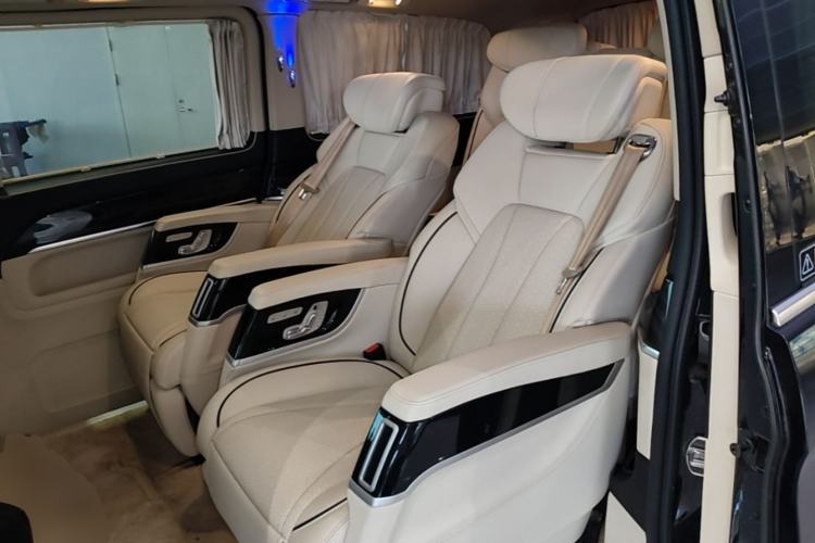 Used Mercedes-Benz V-Class 2018 V 260 Avantgarde Edition China VI Left Rear Seat