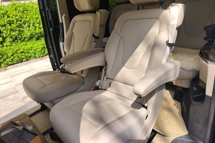 Used Mercedes-Benz V-Class 2018 V 260 Avantgarde Edition China VI Left Rear Seat