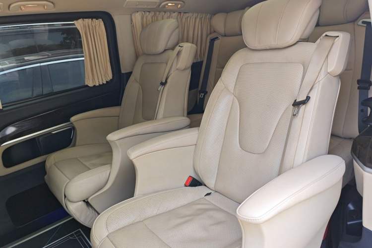 Used Mercedes-Benz V-Class 2018 V 260 Prestige Edition China VI Left Rear Seat