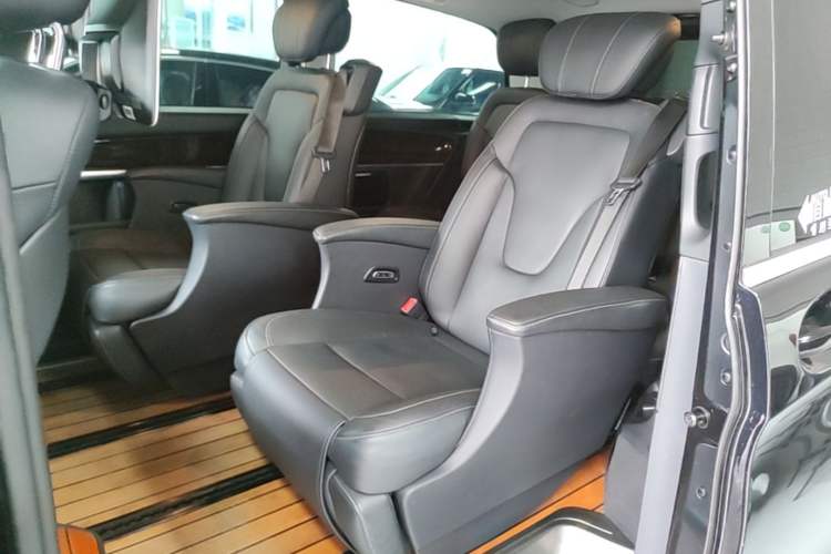 Used Mercedes-Benz V-Class 2018 V 260 Prestige Edition China VI Left Rear Seat
