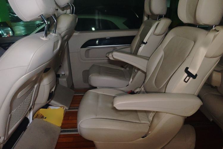Used Mercedes-Benz V-Class 2018 V 260 Avantgarde Edition China VI Left Rear Seat