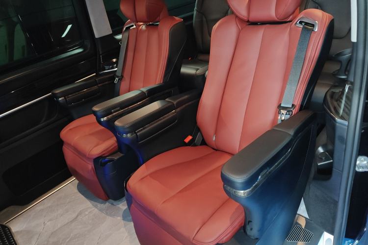 Used Mercedes-Benz V-Class 2018 V 260 Avantgarde Edition China VI Left Rear Seat
