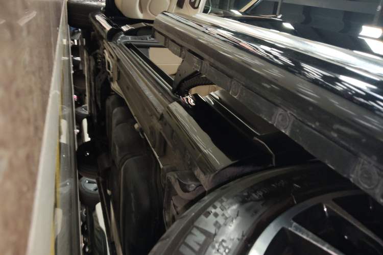 Used Mercedes-Benz V-Class 2018 V250 2.0T Extended Version 5.37 meters Middle East Edition Left Side Sill