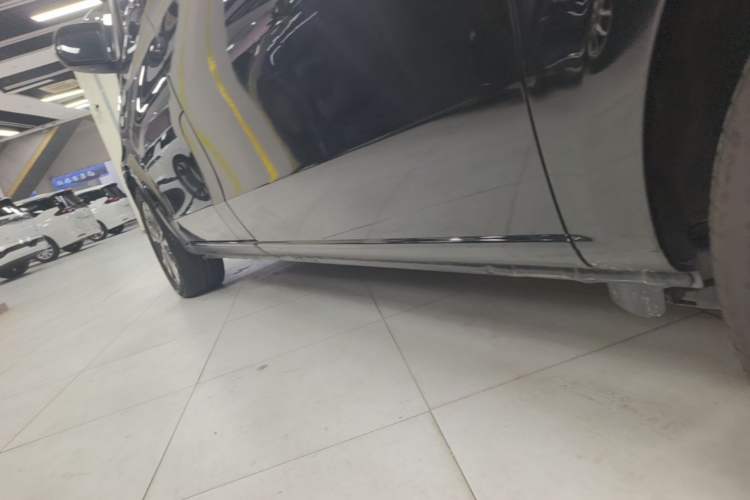Used Mercedes-Benz V-Class 2018 V 260 Avantgarde Edition China V Left Side Sill