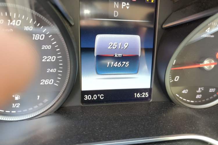 Used Mercedes-Benz V-Class 2018 V 260 L Prestige Extended Version China VI Odometer Close Up