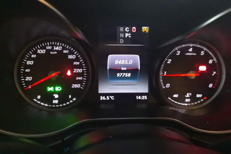 Used Mercedes-Benz V-Class 2018 V 260 Prestige Edition China VI Odometer Close Up