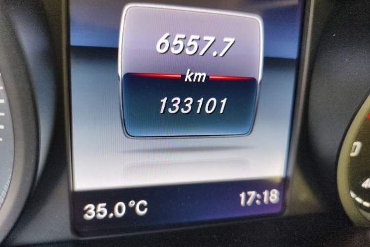 Used Mercedes-Benz V-Class 2018 V 260 L Prestige Extended Version China VI Odometer Close Up