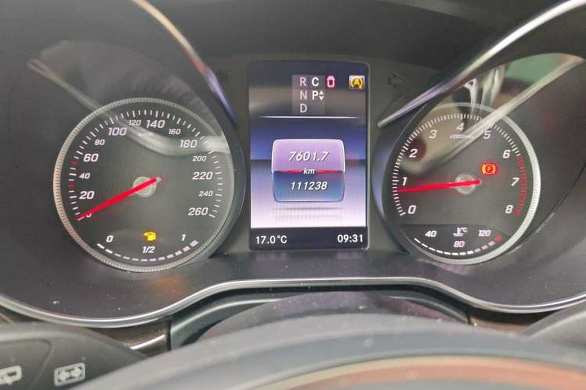 Used Mercedes-Benz V-Class 2018 V 260 Avantgarde Edition China VI Odometer Close Up