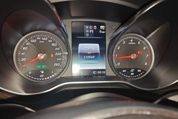 Used Mercedes-Benz V-Class 2018 V 260 Avantgarde Edition China V Odometer Close Up