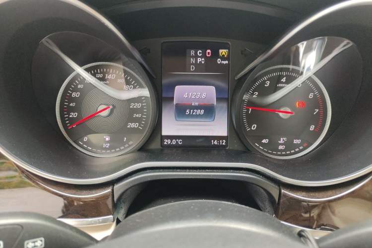 Used Mercedes-Benz V-Class 2018 V 260 L Prestige Extended Version China VI Odometer Close Up