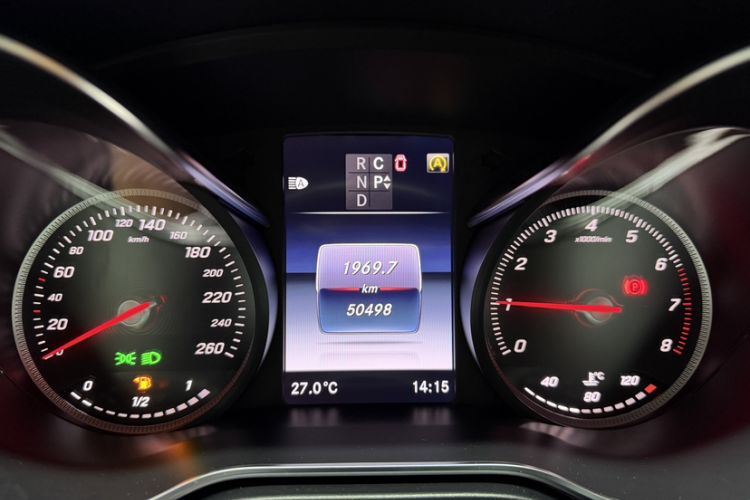 Used Mercedes-Benz V-Class 2018 V 260 Prestige Edition China VI Odometer Close Up