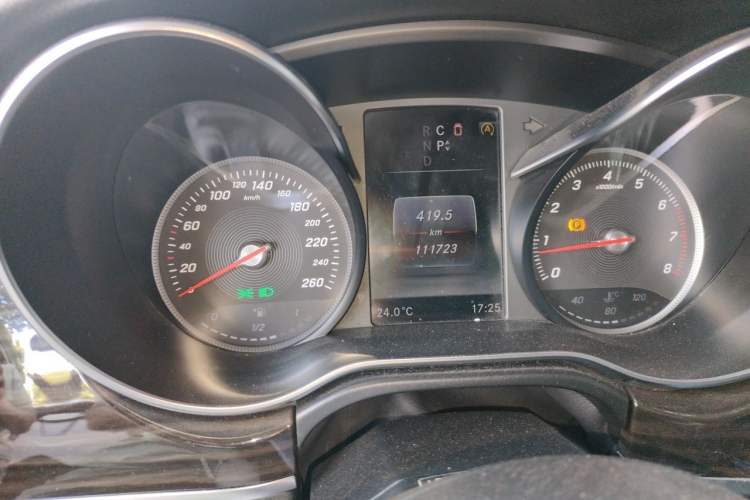 Used Mercedes-Benz V-Class 2018 V 260 Avantgarde Edition China V Odometer Close Up