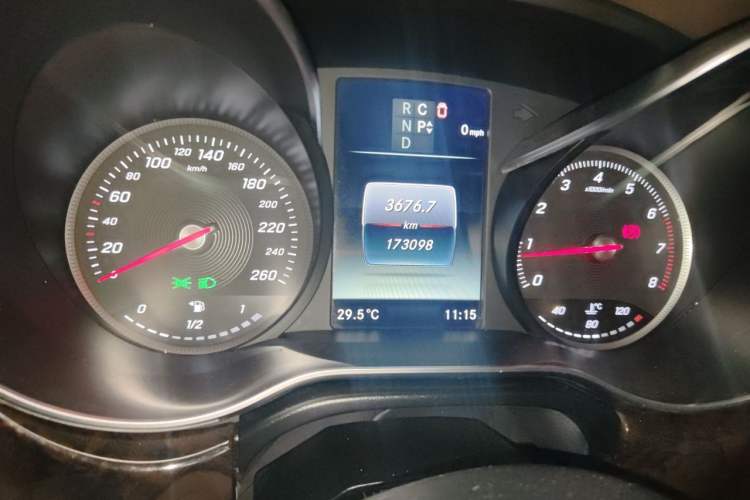 Used Mercedes-Benz V-Class 2018 V 260 L Prestige Extended Version China VI Odometer Close Up