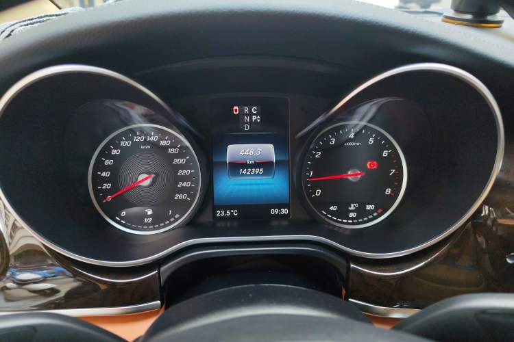 Used Mercedes-Benz V-Class 2018 V 260 L Prestige Extended Version China VI Odometer Close Up