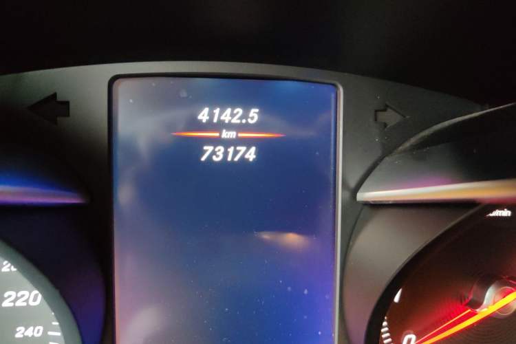 Used Mercedes-Benz V-Class 2018 V 260 L Prestige Extended Version China VI Odometer Close Up