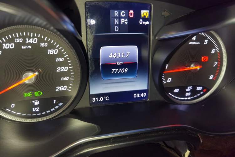 Used Mercedes-Benz V-Class 2018 V 260 L Prestige Extended Version China VI Odometer Close Up