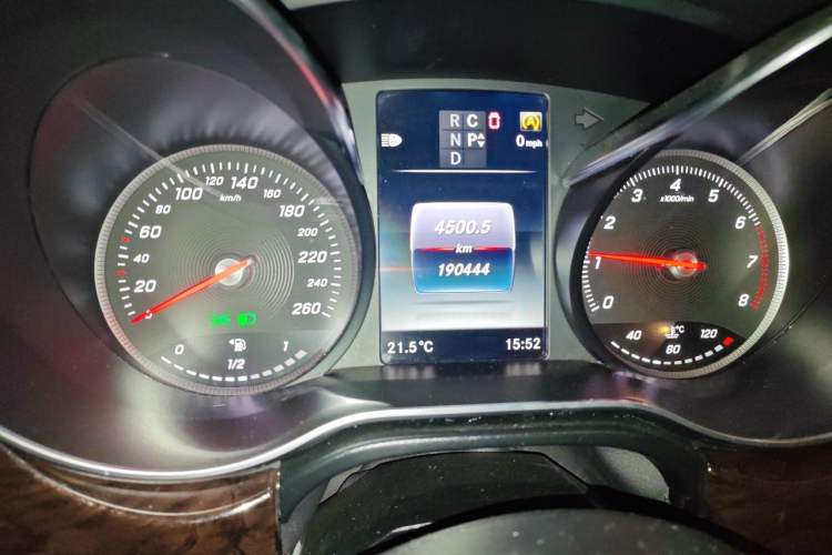 Used Mercedes-Benz V-Class 2018 V 260 Prestige Edition China VI Odometer Close Up