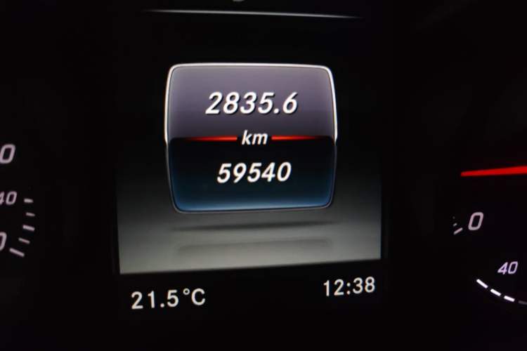 Used Mercedes-Benz V-Class 2018 V 260 Avantgarde Edition China V Odometer Close Up