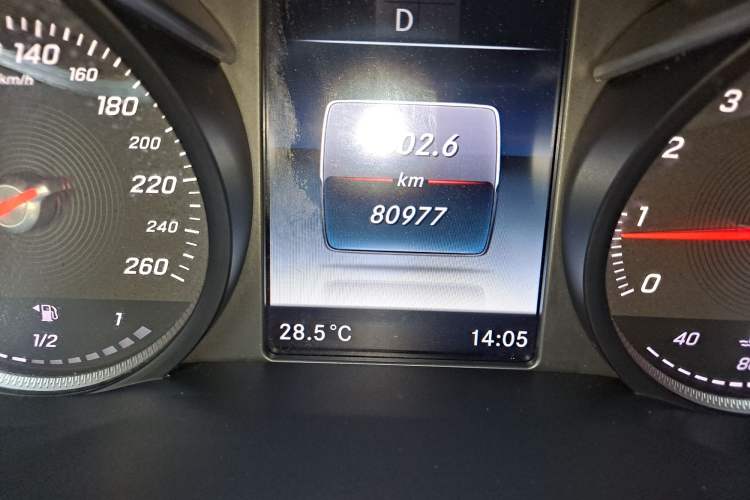 Used Mercedes-Benz V-Class 2018 V 260 Avantgarde Edition China V Odometer Close Up
