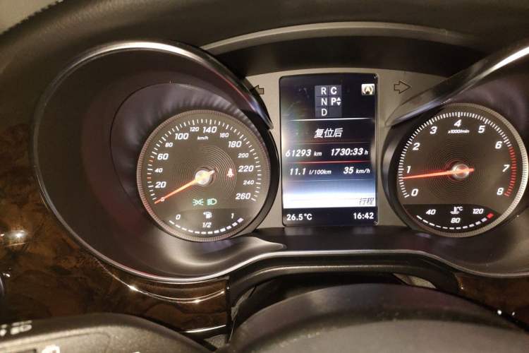 Used Mercedes-Benz V-Class 2018 V 260 L Prestige Extended Version China VI Odometer Close Up