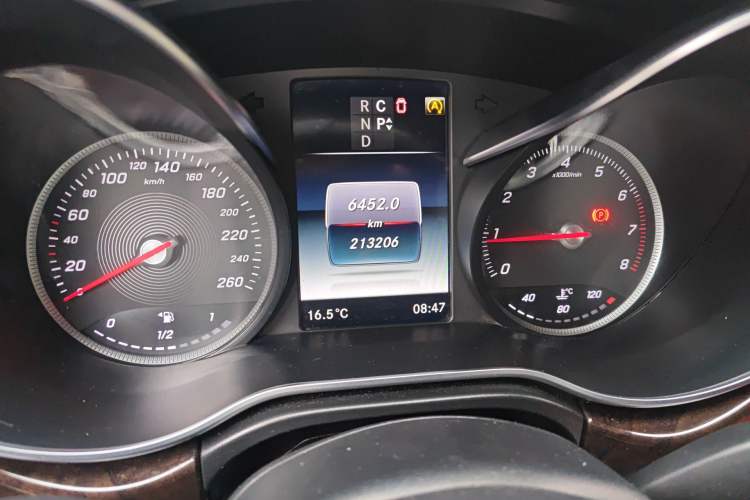 Used Mercedes-Benz V-Class 2018 V 260 L Prestige Extended Version China VI Odometer Close Up