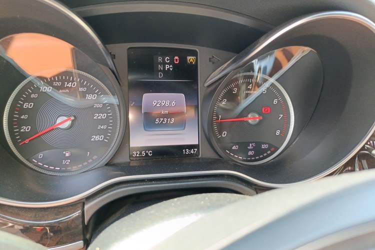 Used Mercedes-Benz V-Class 2018 V 260 Avantgarde Edition China VI Odometer Close Up