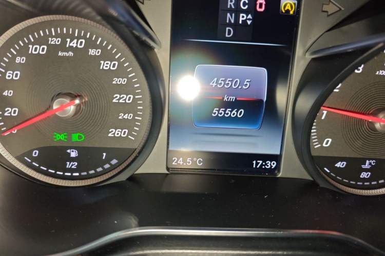 Used Mercedes-Benz V-Class 2018 V 260 L Prestige Extended Version China VI Odometer Close Up