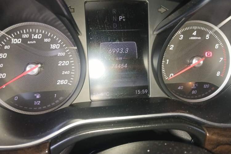 Used Mercedes-Benz V-Class 2018 V 260 L Prestige Extended Version China VI Odometer Close Up