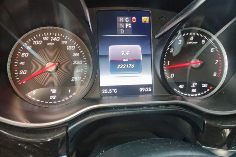 Used Mercedes-Benz V-Class 2018 V 260 L Prestige Extended Version China VI Odometer Close Up
