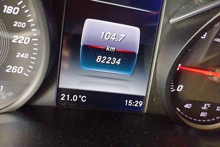 Used Mercedes-Benz V-Class 2018 V 260 L Prestige Extended Version China VI Odometer Close Up