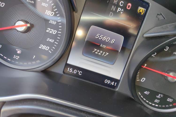 Used Mercedes-Benz V-Class 2018 V 260 L Prestige Extended Version China VI Odometer Close Up