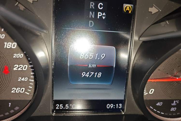 Used Mercedes-Benz V-Class 2018 V 260 Avantgarde Edition China V Odometer Close Up