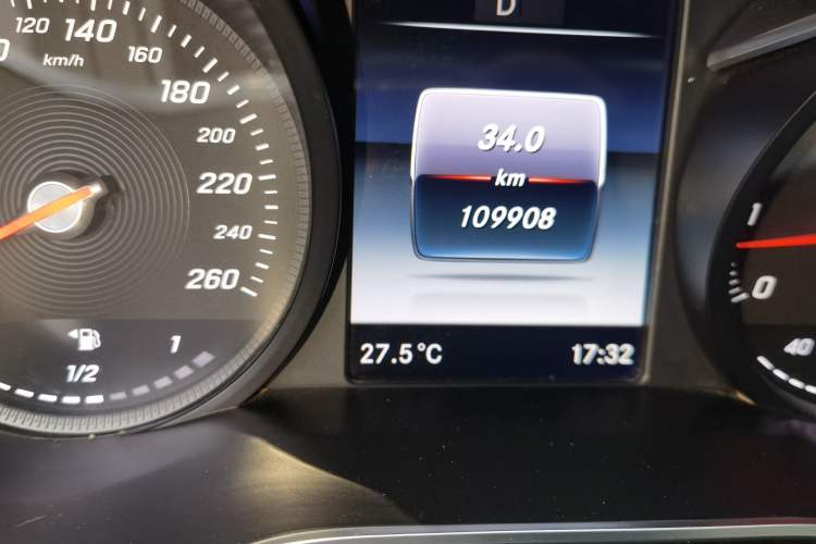 Used Mercedes-Benz V-Class 2018 V 260 L Prestige Extended Version China V Odometer Close Up