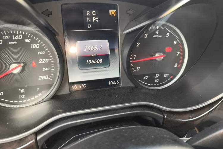 Used Mercedes-Benz V-Class 2018 V 260 Prestige Edition China VI Odometer Close Up