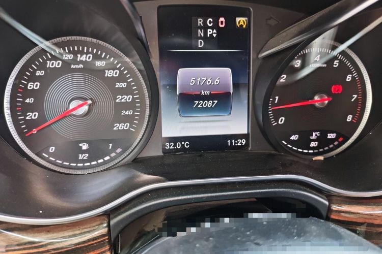 Used Mercedes-Benz V-Class 2018 V 260 Avantgarde Edition China VI Odometer Close Up