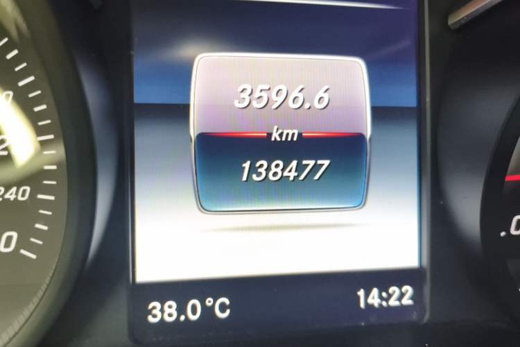 Used Mercedes-Benz V-Class 2018 V 260 Prestige Edition China VI Odometer Close Up