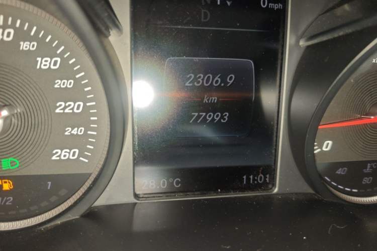 Used Mercedes-Benz V-Class 2018 V 260 L Prestige Extended Version China VI Odometer Close Up