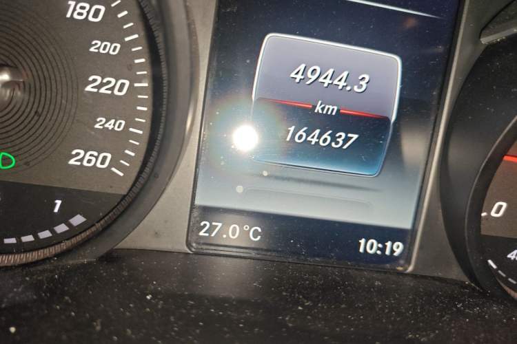 Used Mercedes-Benz V-Class 2018 V 260 Prestige Edition China V Odometer Close Up