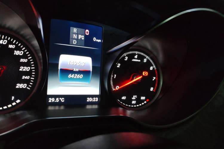 Used Mercedes-Benz V-Class 2018 V 260 L Prestige Extended Version China VI Odometer Close Up