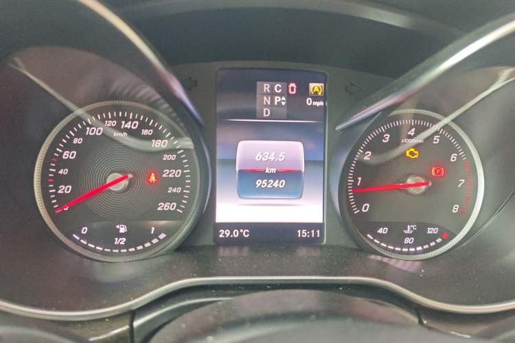 Used Mercedes-Benz V-Class 2018 V 260 Avantgarde Edition China VI Odometer Close Up