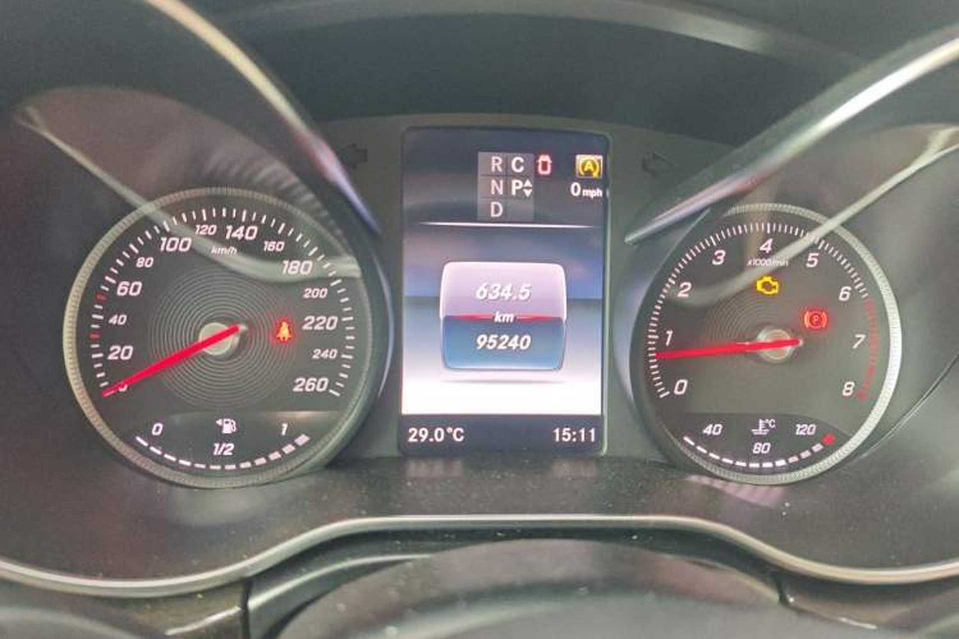 Used Mercedes-Benz V-Class 2018 V 260 Avantgarde Edition China VI Odometer Close Up