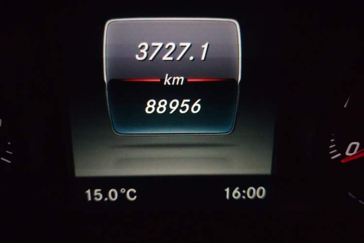 Used Mercedes-Benz V-Class 2018 V 260 Avantgarde Edition China V Odometer Close Up