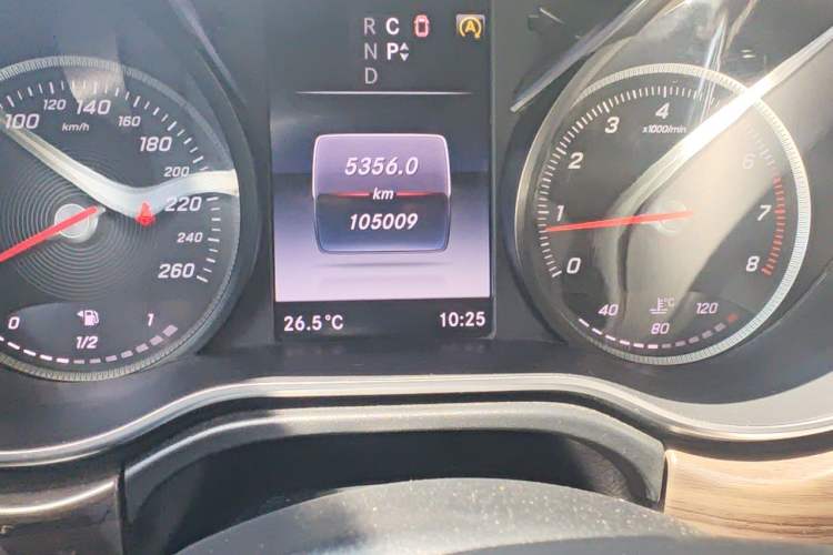 Used Mercedes-Benz V-Class 2018 V 260 Avantgarde Edition China VI Odometer Close Up