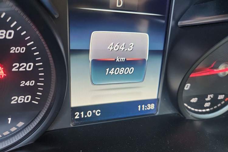 Used Mercedes-Benz V-Class 2018 V 260 Prestige Edition China VI Odometer Close Up